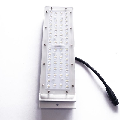 شراء 50W SMD 3030 Modul Led Lens، 56 in 1 Led Street Light Lens عدسة بصرية PC التصنيع عبر الإنترنت