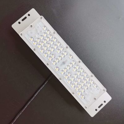 وحدة إنارة الشوارع LED 64 في 1 مع مصابيح SMD 3030 وعدسة PC بصرية لتعديل مصباح الطريق