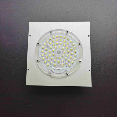 عدسة إضاءة LED بزاوية 120 درجة SMD 3030 مع نفاذية ضوء بنسبة 92% لإضاءة الشوارع العالية والإضاءة الصناعية