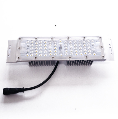 وحدة إضاءة الشارع LED المقاومة للماء 48V 50W SMD3030 مع بالوعة الحرارة